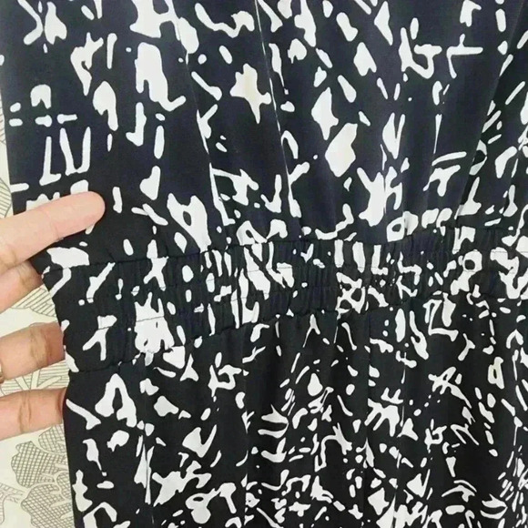Calvin Klein Black & White Abstract Print Jumpsuit Sleeveless Size 8 - Picture 7 of 8